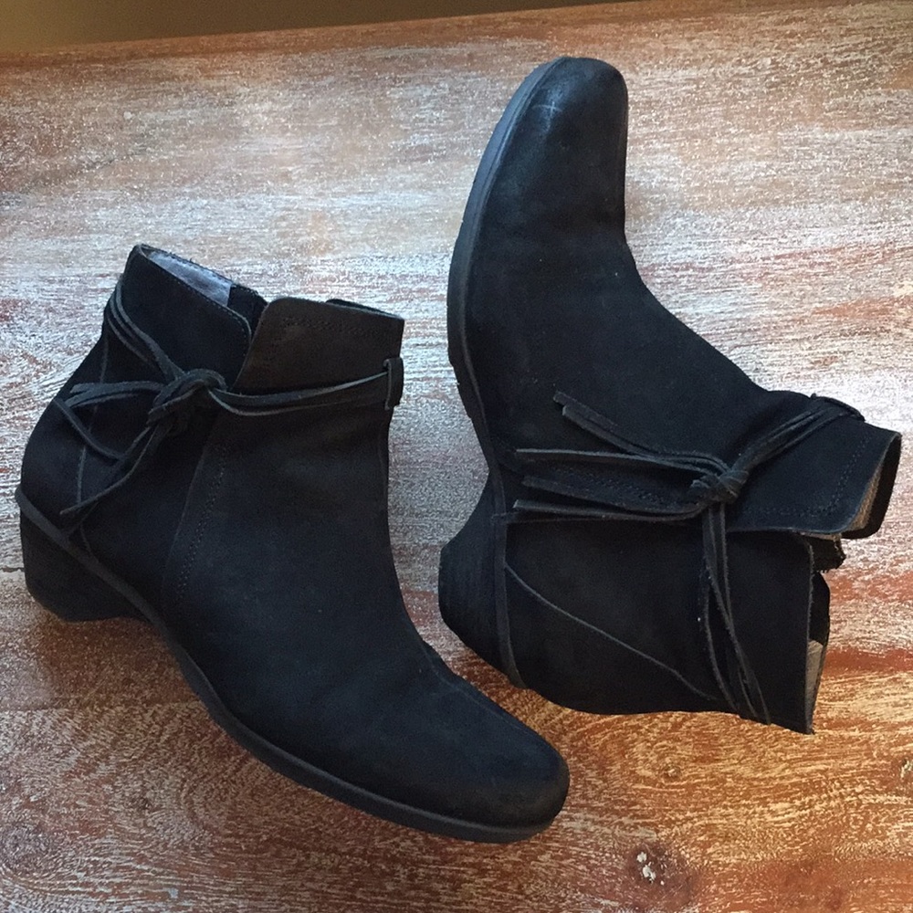 ABEO The Walking Company - Black Leather Booties